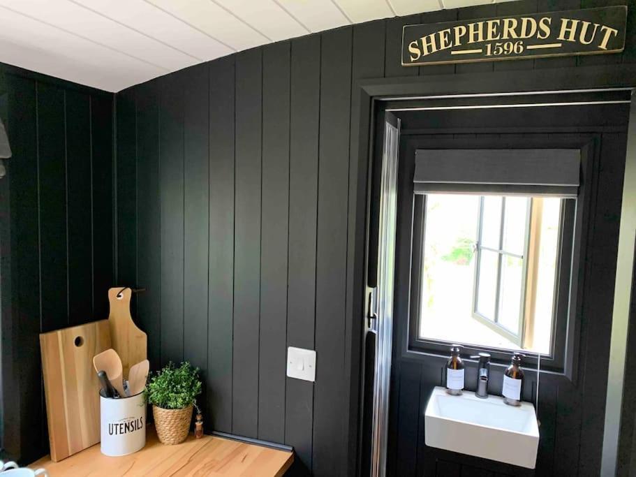 Cornwall Woodland Shepherd'S Hut - Dennis Hut Bodmin Luaran gambar