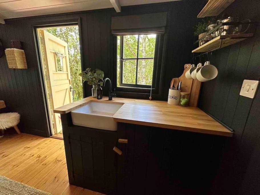 Cornwall Woodland Shepherd'S Hut - Dennis Hut Bodmin Luaran gambar